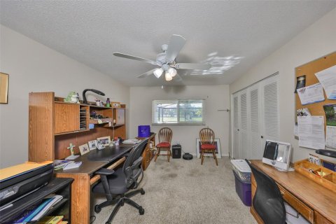 House in Sun City Center, Florida 4 bedrooms, 156.45 sq.m. № 1582429 - photo 30