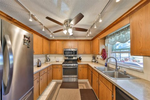 House in Sun City Center, Florida 4 bedrooms, 156.45 sq.m. № 1582429 - photo 10