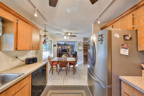 House in Sun City Center, Florida 4 bedrooms, 156.45 sq.m. № 1582429 - photo 11