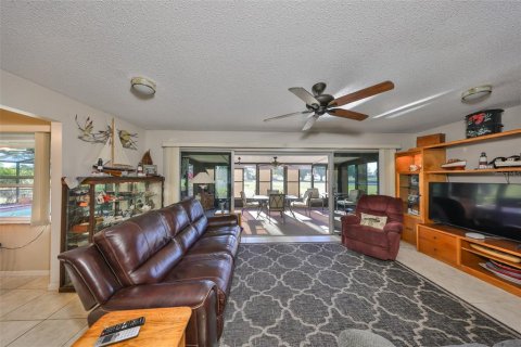 House in Sun City Center, Florida 4 bedrooms, 156.45 sq.m. № 1582429 - photo 14