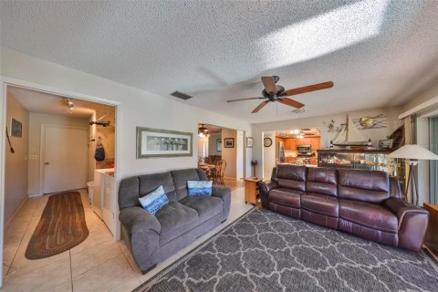 House in Sun City Center, Florida 4 bedrooms, 156.45 sq.m. № 1582429 - photo 16