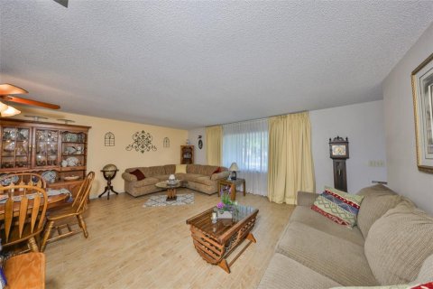 House in Sun City Center, Florida 4 bedrooms, 156.45 sq.m. № 1582429 - photo 4