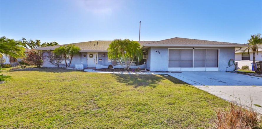 House in Sun City Center, Florida 4 bedrooms, 156.45 sq.m. № 1582429