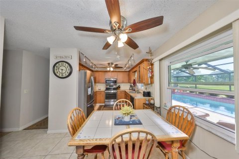 House in Sun City Center, Florida 4 bedrooms, 156.45 sq.m. № 1582429 - photo 7