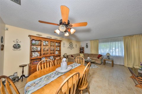House in Sun City Center, Florida 4 bedrooms, 156.45 sq.m. № 1582429 - photo 6