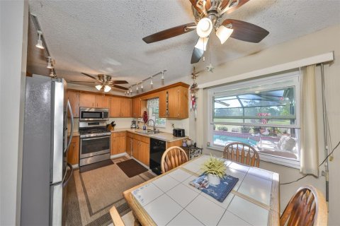 House in Sun City Center, Florida 4 bedrooms, 156.45 sq.m. № 1582429 - photo 8