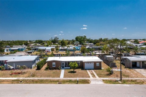 Casa en venta en Port Charlotte, Florida, 3 dormitorios, 123 m2 № 1670028 - foto 2