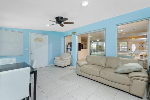 Casa en venta en Port Charlotte, Florida, 3 dormitorios, 123 m2 № 1670028 - foto 19
