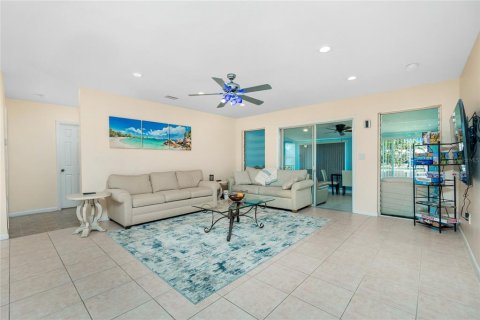 Casa en venta en Port Charlotte, Florida, 3 dormitorios, 123 m2 № 1670028 - foto 7