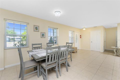 Casa en venta en Port Charlotte, Florida, 3 dormitorios, 123 m2 № 1670028 - foto 17