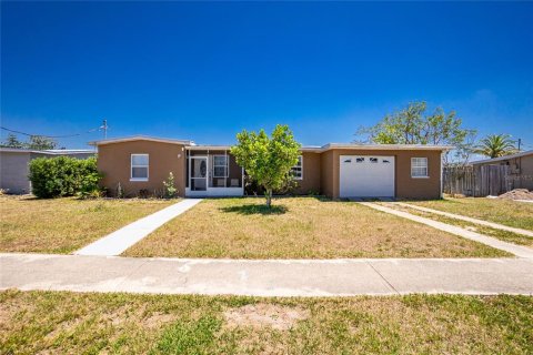 Casa en venta en Port Charlotte, Florida, 3 dormitorios, 123 m2 № 1670028 - foto 1