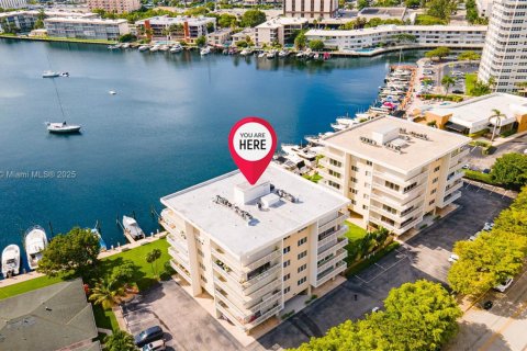 Condo in Hallandale Beach, Florida, 2 bedrooms  № 2036769