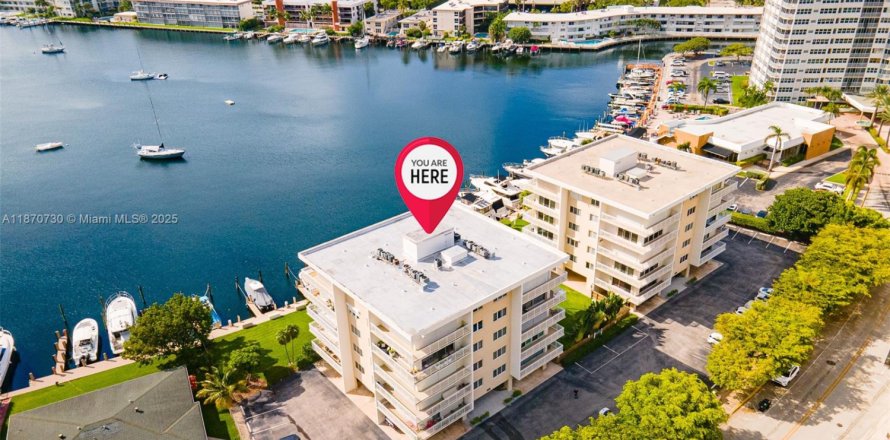 Condo in Hallandale Beach, Florida, 2 bedrooms  № 2036769