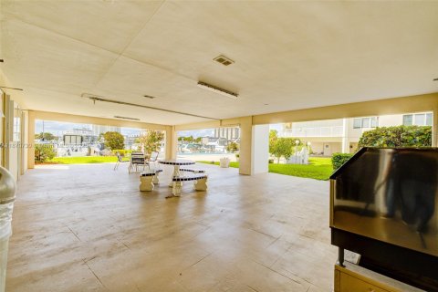 Condo in Hallandale Beach, Florida, 2 bedrooms  № 2036769 - photo 6