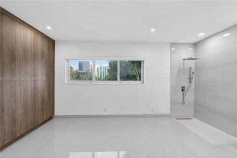 Villa ou maison à louer à Miami Beach, Floride: 4 chambres, 316.89 m2 № 2412982 - photo 29