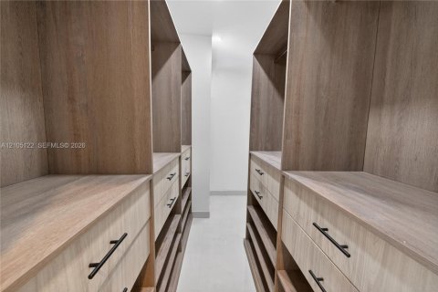 Villa ou maison à louer à Miami Beach, Floride: 4 chambres, 316.89 m2 № 2412982 - photo 25