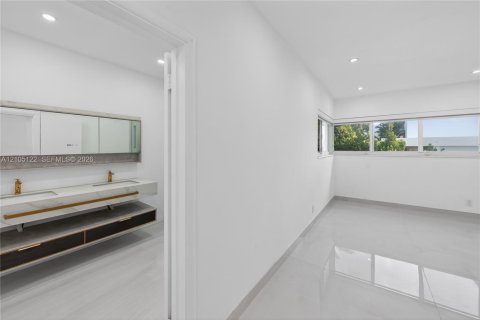 Villa ou maison à louer à Miami Beach, Floride: 4 chambres, 316.89 m2 № 2412982 - photo 30