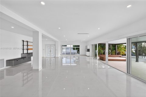 Villa ou maison à louer à Miami Beach, Floride: 4 chambres, 316.89 m2 № 2412982 - photo 13