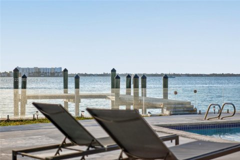 Villa ou maison à louer à Miami Beach, Floride: 4 chambres, 316.89 m2 № 2412982 - photo 5