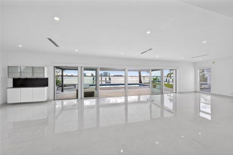 Villa ou maison à louer à Miami Beach, Floride: 4 chambres, 316.89 m2 № 2412982 - photo 11