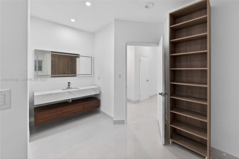 Villa ou maison à louer à Miami Beach, Floride: 4 chambres, 316.89 m2 № 2412982 - photo 28