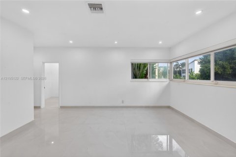 Villa ou maison à louer à Miami Beach, Floride: 4 chambres, 316.89 m2 № 2412982 - photo 23