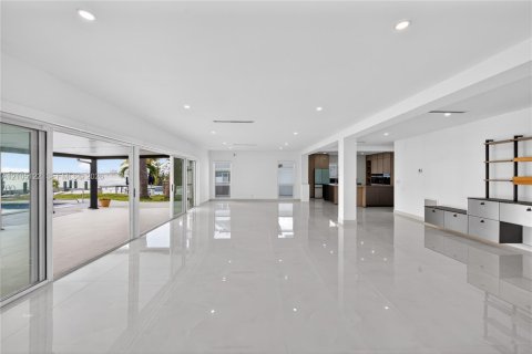 Villa ou maison à louer à Miami Beach, Floride: 4 chambres, 316.89 m2 № 2412982 - photo 12