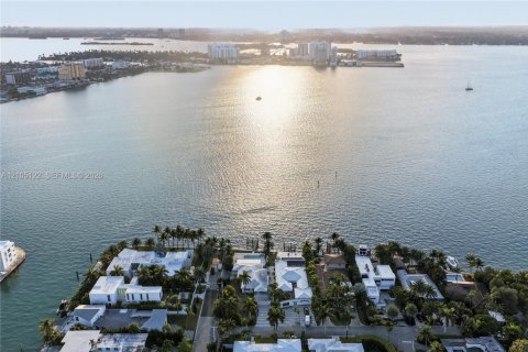 Villa ou maison à louer à Miami Beach, Floride: 4 chambres, 316.89 m2 № 2412982 - photo 6