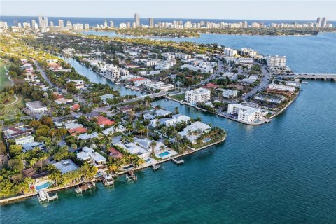 Villa ou maison à louer à Miami Beach, Floride: 4 chambres, 316.89 m2 № 2412982 - photo 8