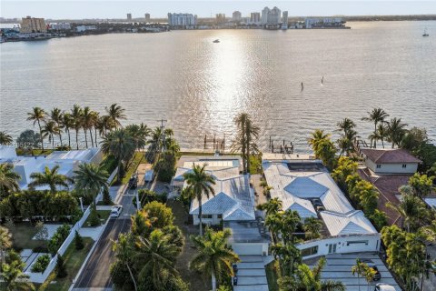 Villa ou maison à louer à Miami Beach, Floride: 4 chambres, 316.89 m2 № 2412982 - photo 10