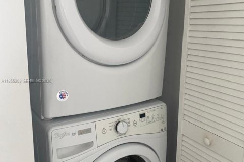 Condominio en alquiler en Doral, Florida, 2 dormitorios, 88.26 m2 № 2010733 - foto 27