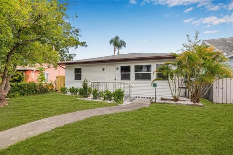 Casa en venta en Saint Petersburg, Florida, 3 dormitorios, 114.27 m2 № 1832745 - foto 3