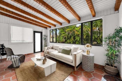 House in Miami, Florida 3 bedrooms, 155.7 sq.m. № 1859024 - photo 12