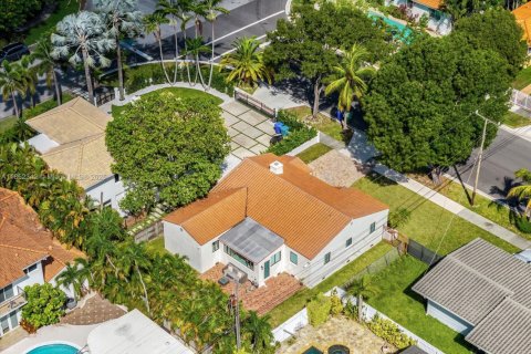 House in Miami, Florida 3 bedrooms, 155.7 sq.m. № 1859024 - photo 27