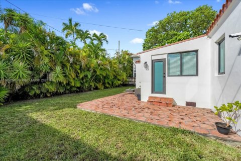 House in Miami, Florida 3 bedrooms, 155.7 sq.m. № 1859024 - photo 26