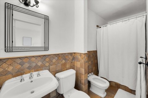 House in Miami, Florida 3 bedrooms, 155.7 sq.m. № 1859024 - photo 17