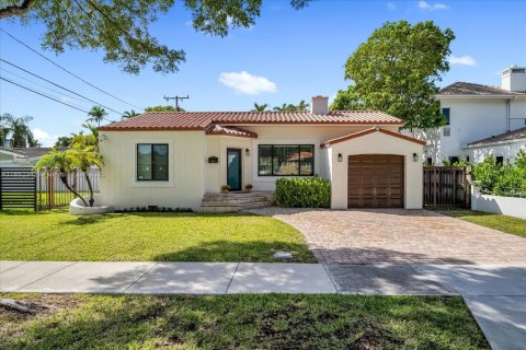 House in Miami, Florida 3 bedrooms, 155.7 sq.m. № 1859024 - photo 1
