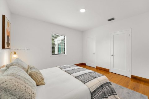 House in Miami, Florida 3 bedrooms, 155.7 sq.m. № 1859024 - photo 24