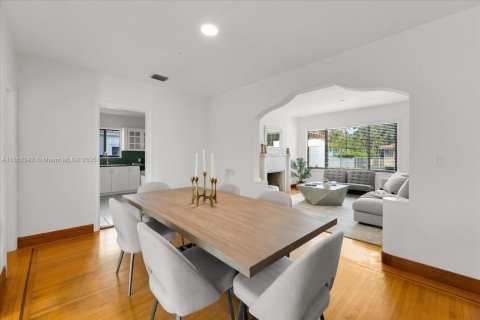 House in Miami, Florida 3 bedrooms, 155.7 sq.m. № 1859024 - photo 11