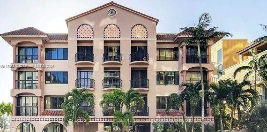 Condo in Surfside, Florida, 2 bedrooms  № 1864424