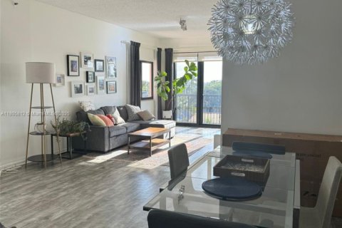 Condo in Surfside, Florida, 2 bedrooms  № 1864424 - photo 5