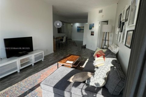 Condo in Surfside, Florida, 2 bedrooms  № 1864424 - photo 6