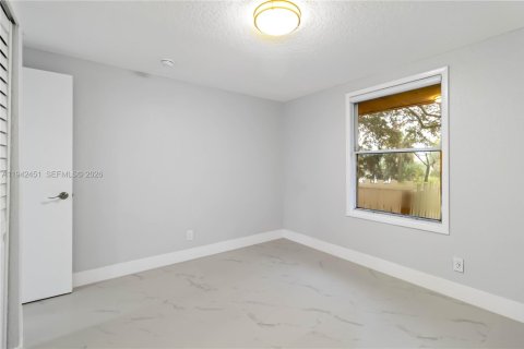 Villa ou maison à louer à Tamarac, Floride: 2 chambres, 77.57 m2 № 1999961 - photo 17