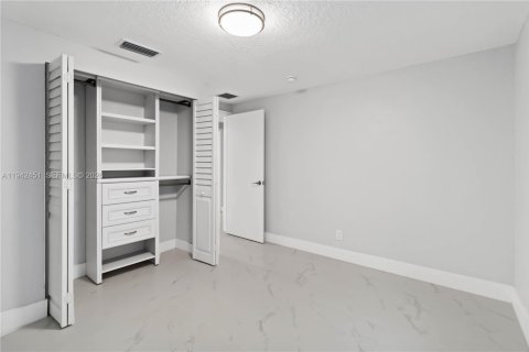 Villa ou maison à louer à Tamarac, Floride: 2 chambres, 77.57 m2 № 1999961 - photo 16