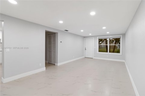 Villa ou maison à louer à Tamarac, Floride: 2 chambres, 77.57 m2 № 1999961 - photo 6