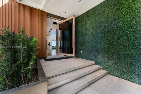 Casa en venta en Miami, Florida, 5 dormitorios, 465.44 m2 № 2035954 - foto 18