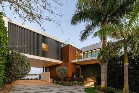 Casa en venta en Miami, Florida, 5 dormitorios, 465.44 m2 № 2035954 - foto 14
