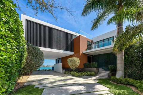 Casa en venta en Miami, Florida, 5 dormitorios, 465.44 m2 № 2035954 - foto 15
