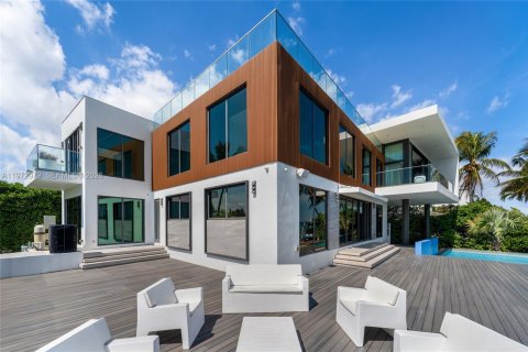 Casa en venta en Miami, Florida, 5 dormitorios, 465.44 m2 № 2035954 - foto 13