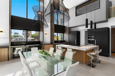 Casa en venta en Miami, Florida, 5 dormitorios, 465.44 m2 № 2035954 - foto 29